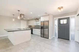 2746 Hibiscus St, Sarasota, FL 34239 - Photo 3