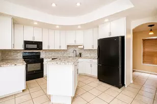 357 Fairway Pointe Cir, Orlando, FL 32828 - Photo 9