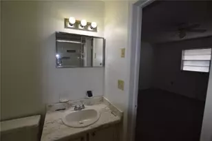 2762 Clear Cove Ln, Orlando, FL 32805 - Photo 35