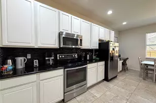 720 Las Fuentes Dr, Kissimmee, FL 34746 - Photo 3