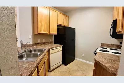 10017 Courtney Palms Boulevard #304, Tampa, FL 33619 - Photo 3