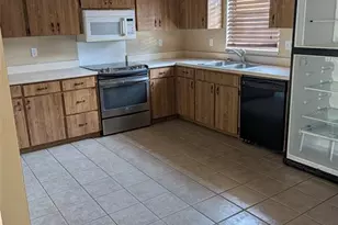 814 N St Clair Abrams Ave, Tavares, FL 32778 - Photo 3