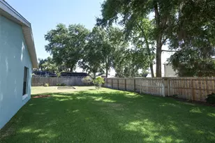 610 Yorktown Dr, Leesburg, FL 34748 - Photo 31