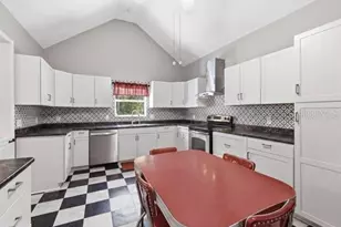 511 E Mirror Lake Dr, Fruitland Park, FL 34731 - Photo 15