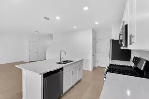 371 Cornerstone Dr, Groveland, FL 34736 - Photo 5