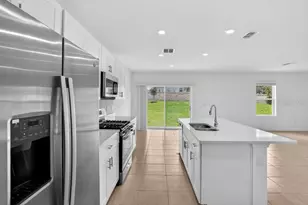 371 Cornerstone Dr, Groveland, FL 34736 - Photo 9