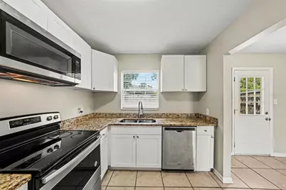 10209 N 28th Street, Tampa, FL 33612 - Photo 9