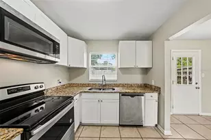 10209 N 28th St, Tampa, FL 33612 - Photo 9