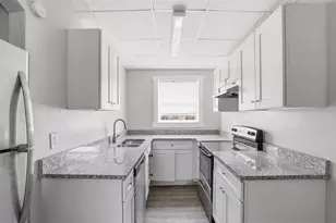 1909 19th St S, Saint Petersburg, FL 33712 - Photo 13