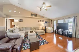 4460 Marsh Harbor Dr, Tavares, FL 32778 - Photo 9