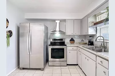 220 SE Jefferson Circle N, Saint Petersburg, FL 33703 - Photo 15