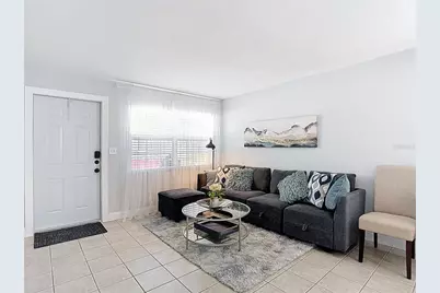 220 SE Jefferson Circle N, Saint Petersburg, FL 33703 - Photo 5