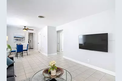 220 SE Jefferson Circle N, Saint Petersburg, FL 33703 - Photo 3