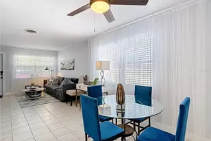 220 Southeast Jefferson Cir N, Saint Petersburg, FL 33703 - Photo 9