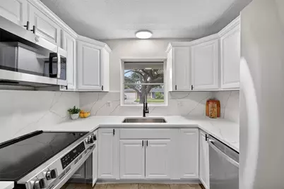 6801 17th Street S, Saint Petersburg, FL 33712 - Photo 7