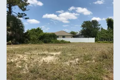 215 SW 9th Place, Cape Coral, FL 33991 - Photo 5