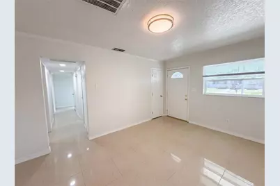 15525 Bedford Circle E, Clearwater, FL 33764 - Photo 9