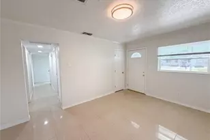 15525 Bedford Cir E, Clearwater, FL 33764 - Photo 9