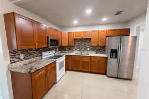 15525 Bedford Cir E, Clearwater, FL 33764 - Photo 11
