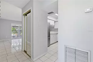 3801 N Oak Dr, Tampa, FL 33611 - Photo 9
