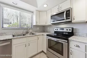 8153 Sutton Pl N, Jacksonville, FL 32217 - Photo 11