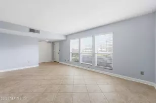 8153 Sutton Pl N, Jacksonville, FL 32217 - Photo 7