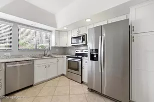 8153 Sutton Pl N, Jacksonville, FL 32217 - Photo 9