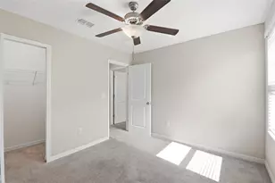 7329 Canterbury Bells Ct, Tampa, FL 33619 - Photo 41