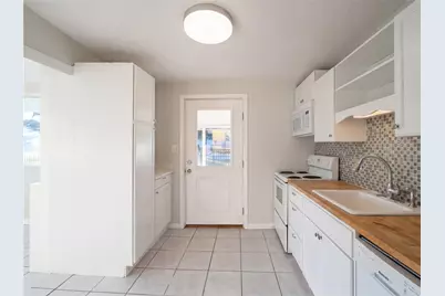 911 New York Street, Edgewater, FL 32132 - Photo 13