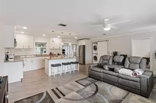 1761 65th Ave N, Saint Petersburg, FL 33702 - Photo 7
