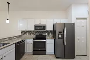 1590 Vienna Square Dr, Winter Haven, FL 33884 - Photo 5