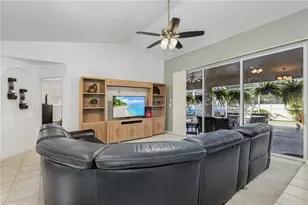 810 SW 10th Pl, Cape Coral, FL 33991 - Photo 5