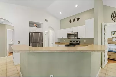 810 SW 10th Place, Cape Coral, FL 33991 - Photo 7