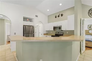 810 SW 10th Pl, Cape Coral, FL 33991 - Photo 7