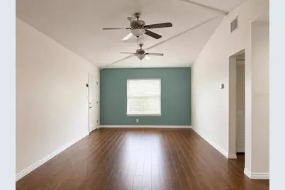 8618 Grandview Drive, Tampa, FL 33617 - Photo 5