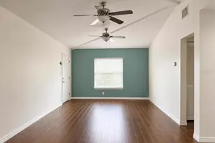 8618 Grandview Dr, Tampa, FL 33617 - Photo 5