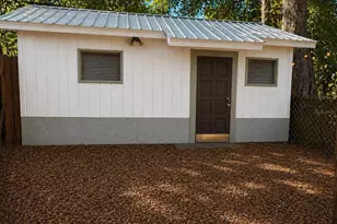 8618 Grandview Dr, Tampa, FL 33617 - Photo 35