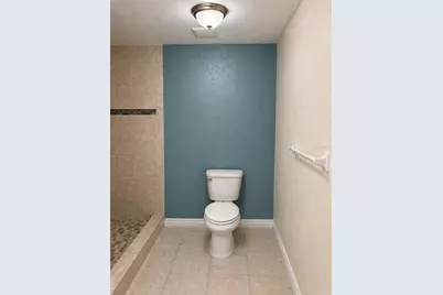 8618 Grandview Drive, Tampa, FL 33617 - Photo 15