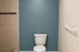 8618 Grandview Dr, Tampa, FL 33617 - Photo 15