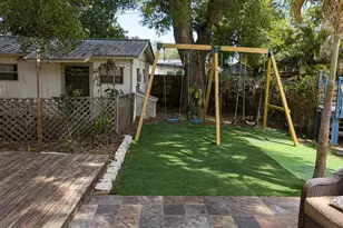 8618 Grandview Dr, Tampa, FL 33617 - Photo 31