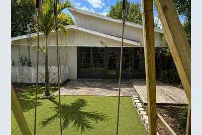8618 Grandview Drive, Tampa, FL 33617 - Photo 29