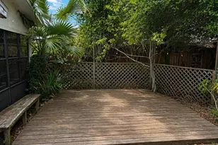 8618 Grandview Dr, Tampa, FL 33617 - Photo 43