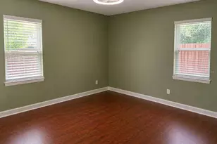 8618 Grandview Dr, Tampa, FL 33617 - Photo 19