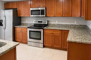 8618 Grandview Dr, Tampa, FL 33617 - Photo 13