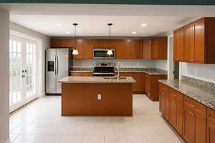 8618 Grandview Dr, Tampa, FL 33617 - Photo 7
