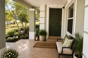 8618 Grandview Dr, Tampa, FL 33617 - Photo 5