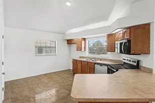 4750 Abaco Dr, Tavares, FL 32778 - Photo 7