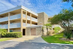 5080 Locust St NE, Saint Petersburg, FL 33703 - Photo 1