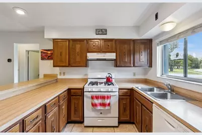 10044 Garrison Lane, Orlando, FL 32821 - Photo 11