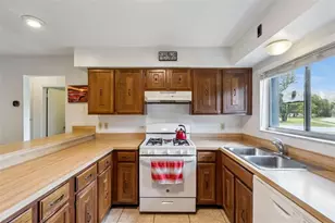 10044 Garrison Ln, Orlando, FL 32821 - Photo 11